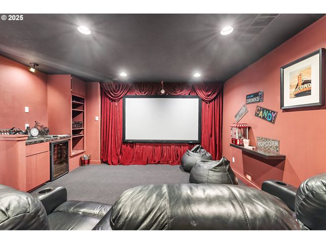 6730 Sw AMBER Ln, Portland, OR 97225