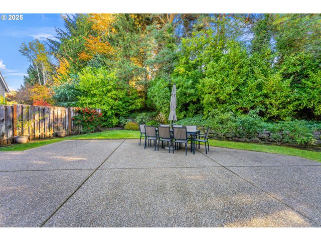 6730 Sw AMBER Ln, Portland, OR 97225