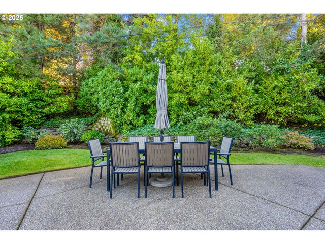 6730 Sw AMBER Ln, Portland, OR 97225