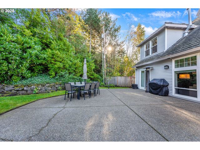 6730 Sw AMBER Ln, Portland, OR 97225