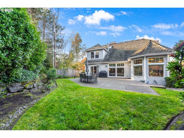 6730 Sw AMBER Ln, Portland, OR 97225