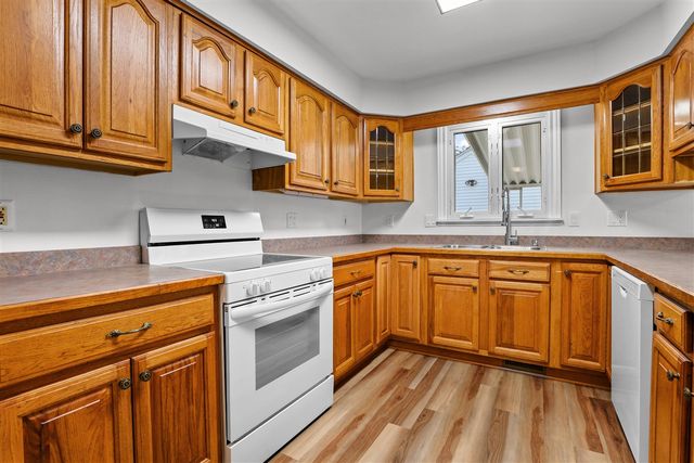 3815 Walton Drive, Lansing, MI 48910