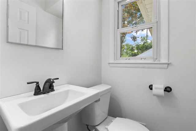 3815 Walton Drive, Lansing, MI 48910