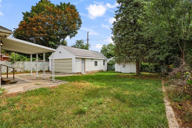 3815 Walton Drive, Lansing, MI 48910