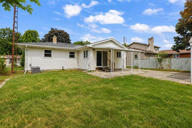 3815 Walton Drive, Lansing, MI 48910