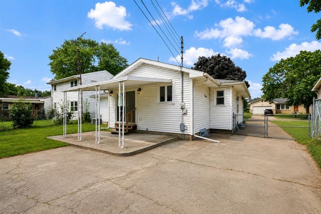 3815 Walton Drive, Lansing, MI 48910