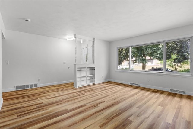 3815 Walton Drive, Lansing, MI 48910