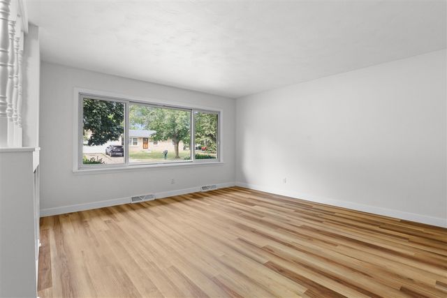 3815 Walton Drive, Lansing, MI 48910