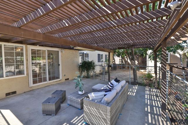 125 Sugar Maple Drive, San Jose, CA 95136