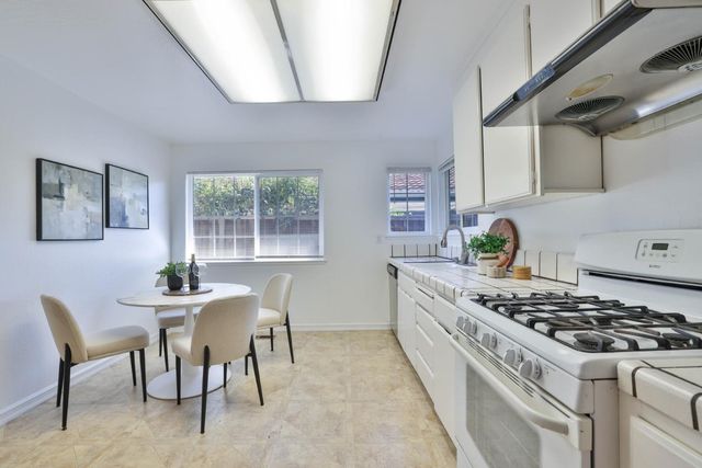125 Sugar Maple Drive, San Jose, CA 95136