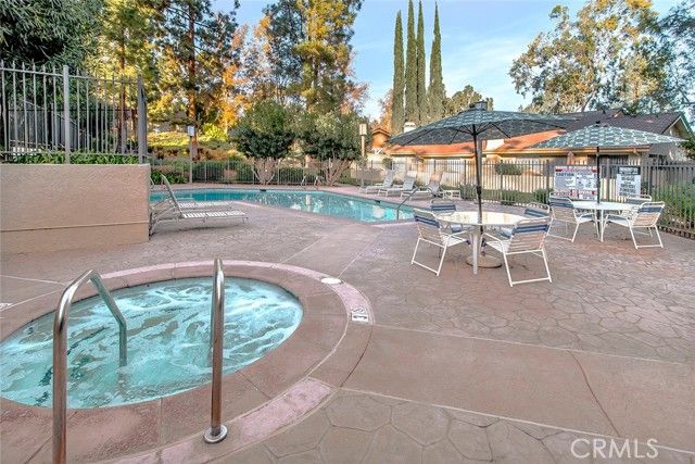 230 Via Del Caballo, Oak Park, CA 91377