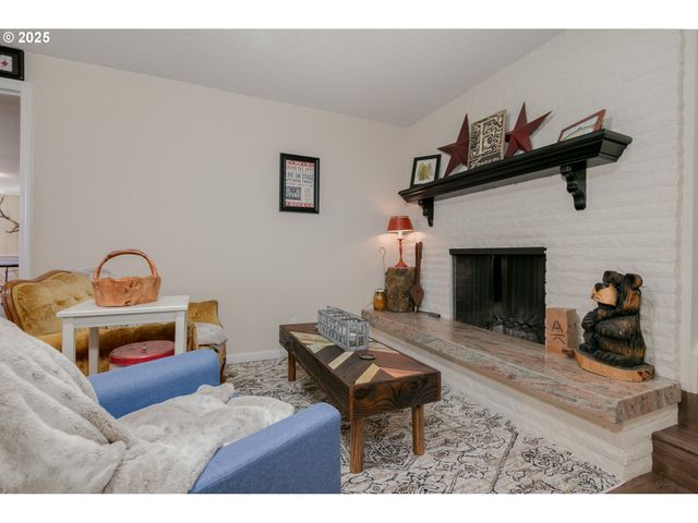 2330 W 23RD Pl, Eugene, OR 97405