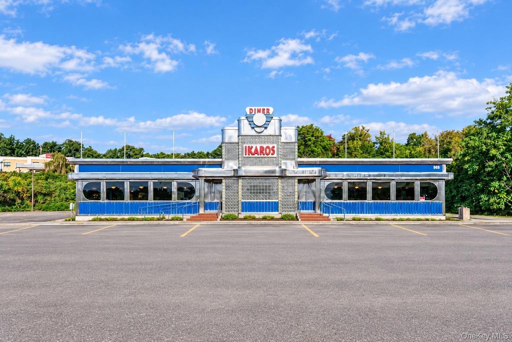 909 Union Avenue, New Windsor, NY 12553 — exterior
