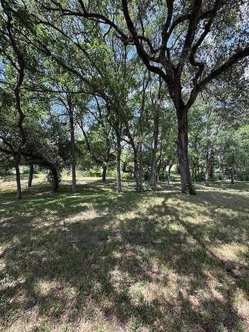 210 Fm 2762, Flatonia, TX 78941