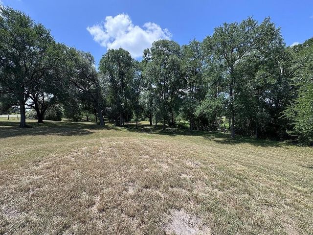 210 Fm 2762, Flatonia, TX 78941