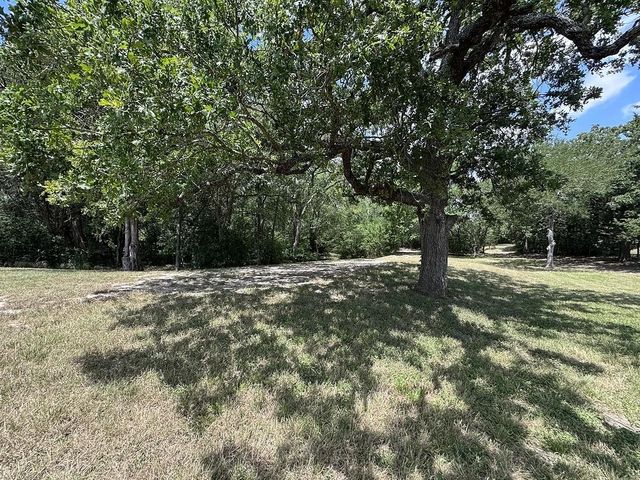 210 Fm 2762, Flatonia, TX 78941