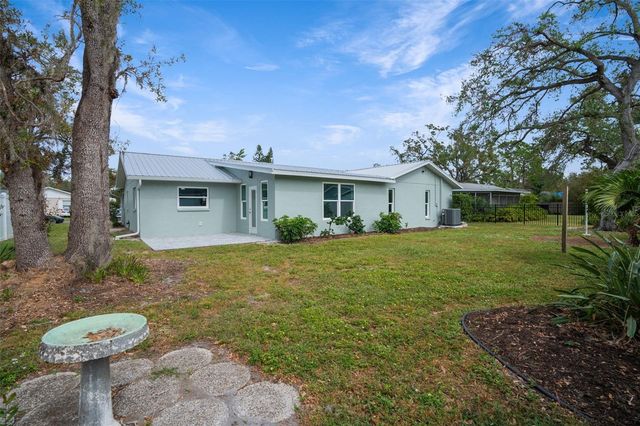 5528 BRIARCLIFF DRIVE, Sarasota, FL 34232