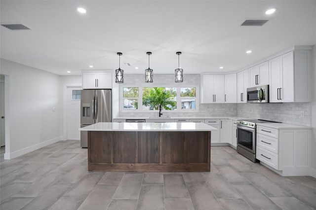 5528 BRIARCLIFF DRIVE, Sarasota, FL 34232