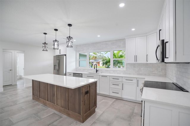 5528 BRIARCLIFF DRIVE, Sarasota, FL 34232
