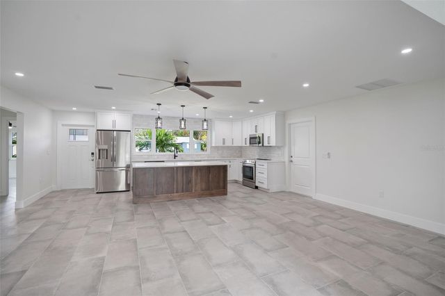 5528 BRIARCLIFF DRIVE, Sarasota, FL 34232