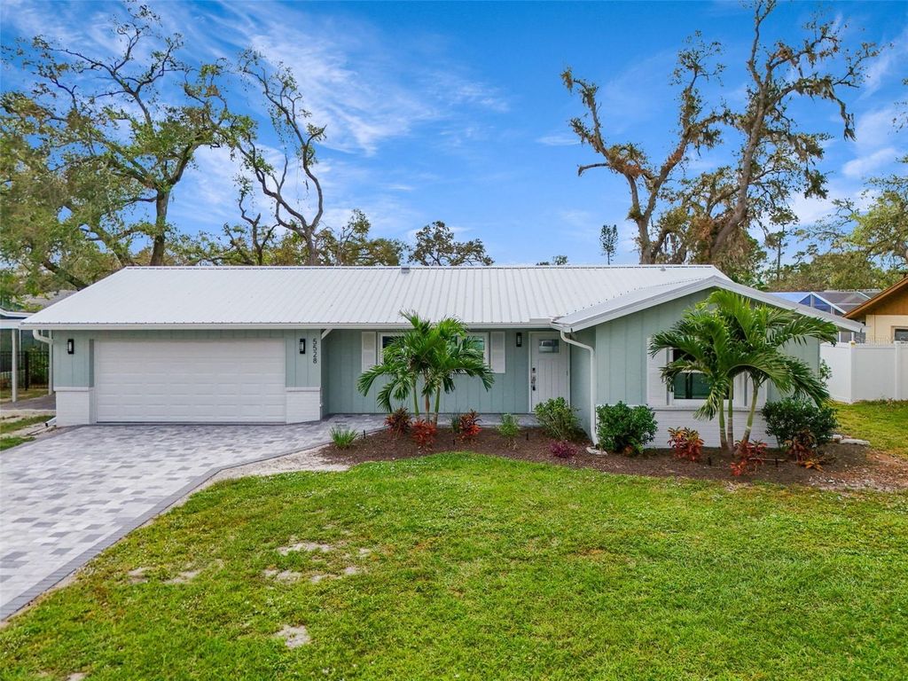 5528 BRIARCLIFF DRIVE, Sarasota, FL 34232