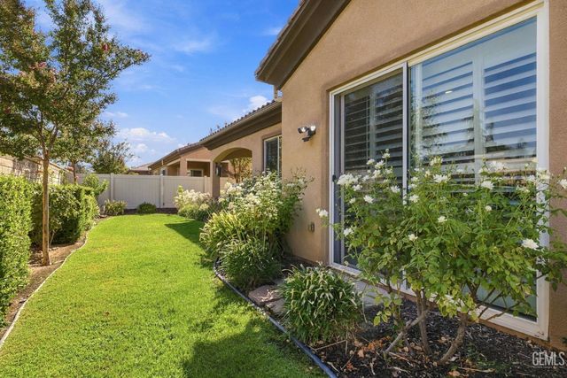 14304 Del Webb Court, Bakersfield, CA 93306