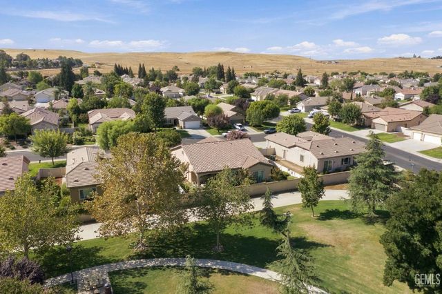 14304 Del Webb Court, Bakersfield, CA 93306