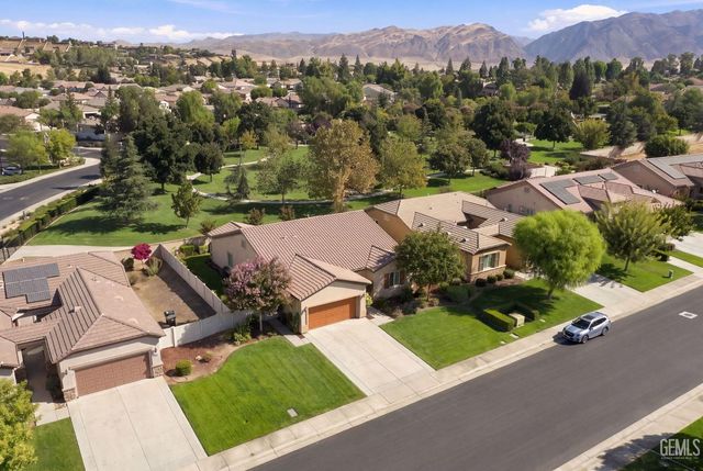 14304 Del Webb Court, Bakersfield, CA 93306