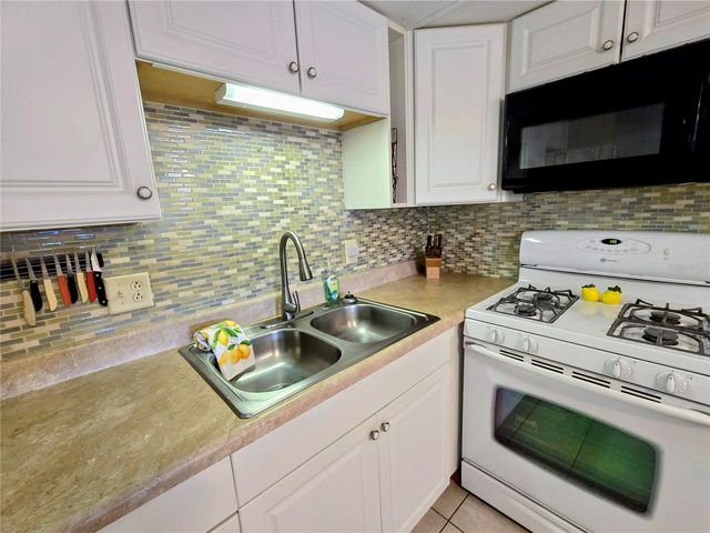 6235 PARKSEND LANE, Zephyrhills, FL 33542