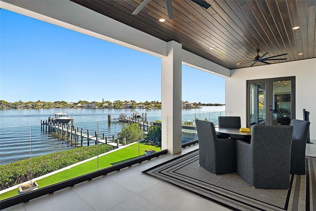 9 Bamboo Ln, Jupiter, FL 33458