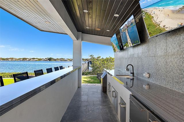 9 Bamboo Ln, Jupiter, FL 33458