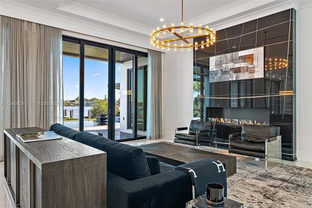 9 Bamboo Ln, Jupiter, FL 33458