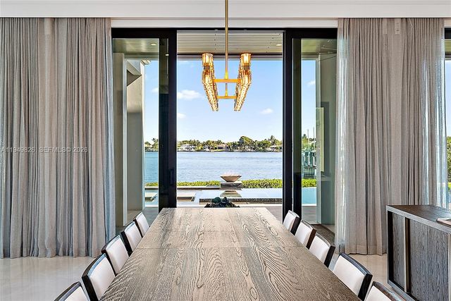 9 Bamboo Ln, Jupiter, FL 33458