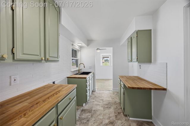 972 Arlene Avenue, Pontiac, MI 48340