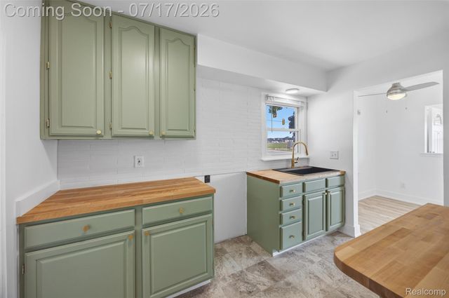 972 Arlene Avenue, Pontiac, MI 48340