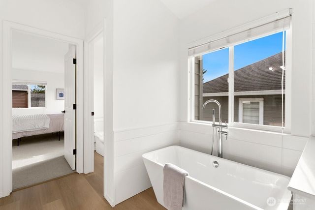 24023 SE 10th Street, Sammamish, WA 98075