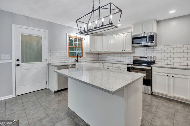 125 Flint Hill Drive, Oxford, GA 30054