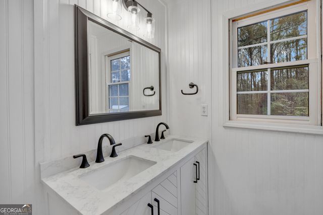 125 Flint Hill Drive, Oxford, GA 30054