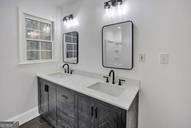 125 Flint Hill Drive, Oxford, GA 30054