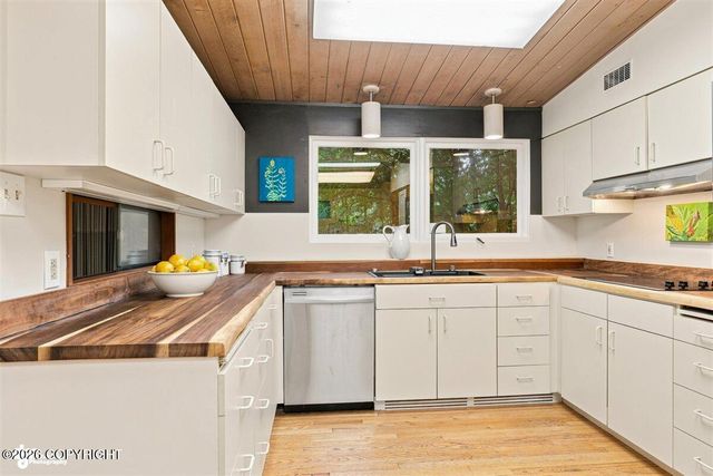 1801 W 13th Avenue, Anchorage, AK 99501