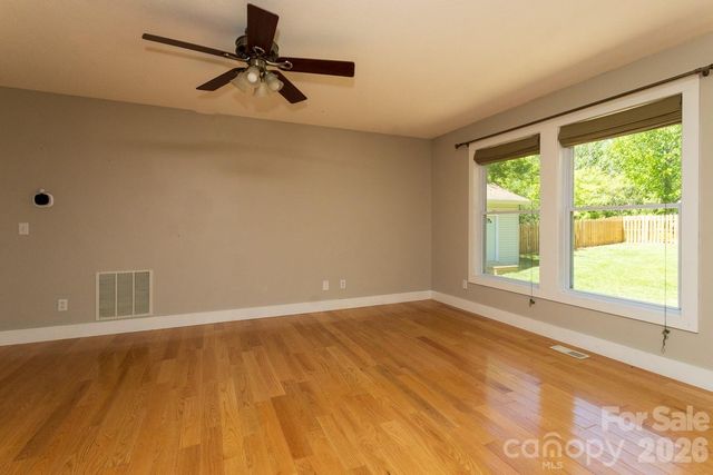 55 Eden Glen Road, Black Mountain, NC 28711