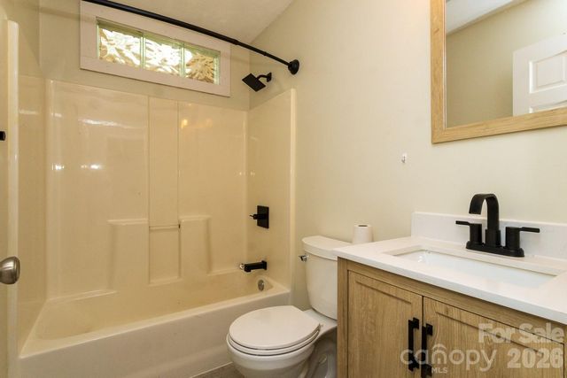 55 Eden Glen Road, Black Mountain, NC 28711