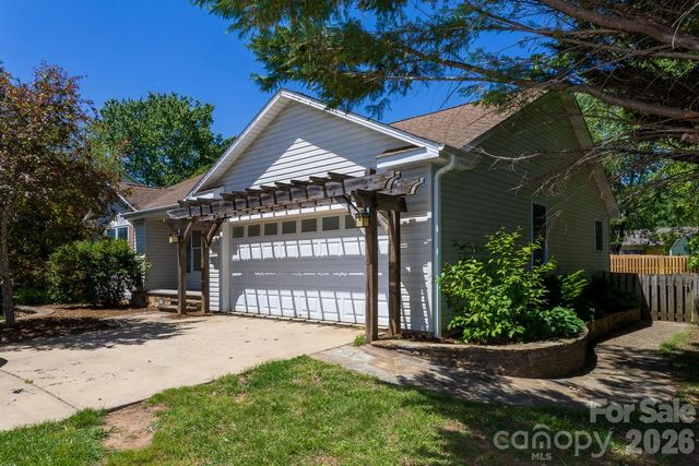 55 Eden Glen Road, Black Mountain, NC 28711