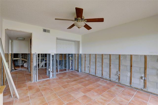 7510 SUNSHINE SKYWAY LANE S T13, St Petersburg, FL 33711