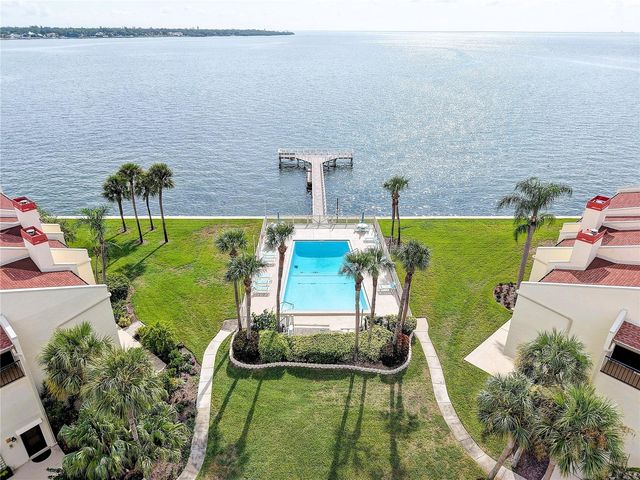 7510 SUNSHINE SKYWAY LANE S T13, St Petersburg, FL 33711