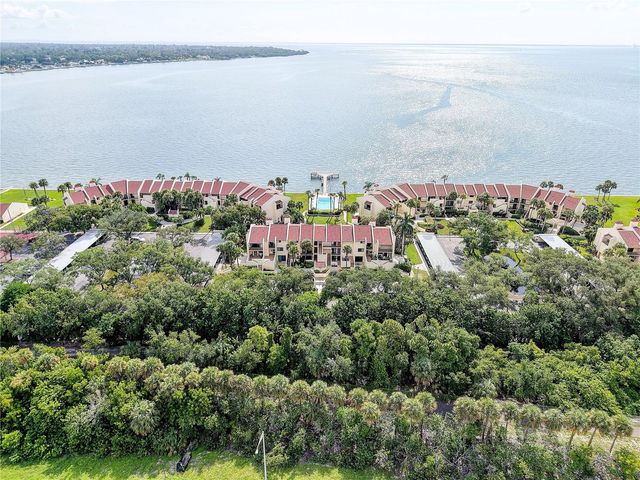 7510 SUNSHINE SKYWAY LANE S T13, St Petersburg, FL 33711