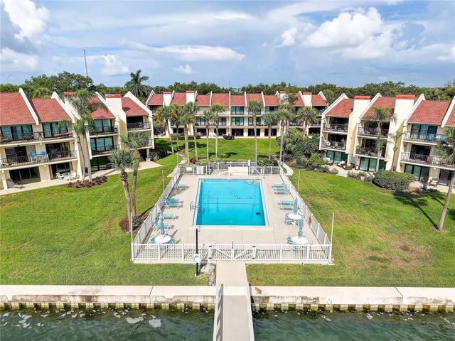 7510 SUNSHINE SKYWAY LANE S T13, St Petersburg, FL 33711