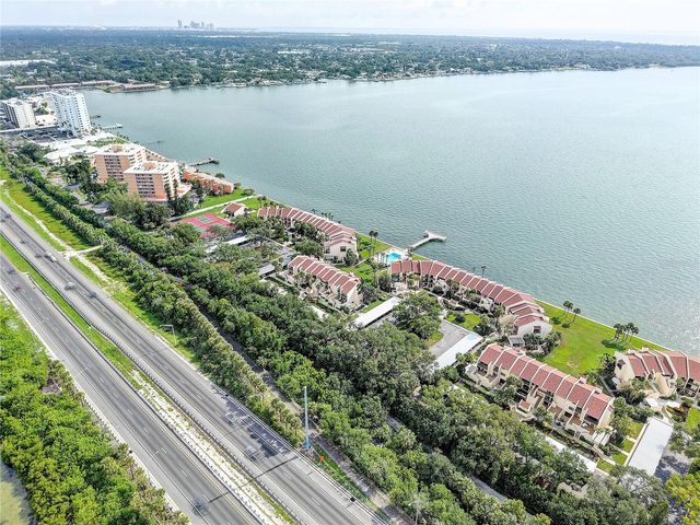 7510 SUNSHINE SKYWAY LANE S T13, St Petersburg, FL 33711