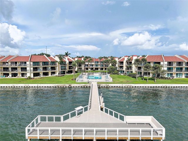 7510 SUNSHINE SKYWAY LANE S T13, St Petersburg, FL 33711