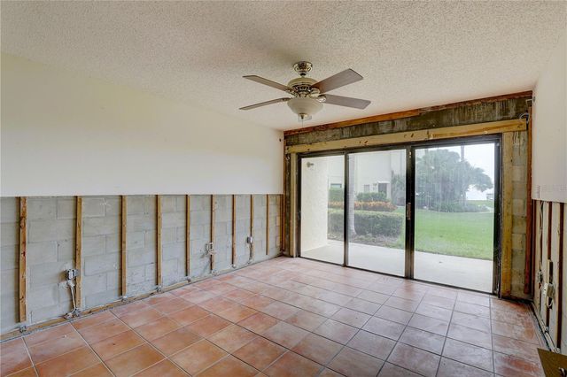 7510 SUNSHINE SKYWAY LANE S T13, St Petersburg, FL 33711